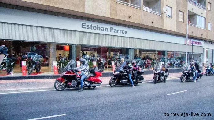 Концентрация клуба Goldwing Spain в дилерском центре Honda Esteban Parres в Торревьехе.