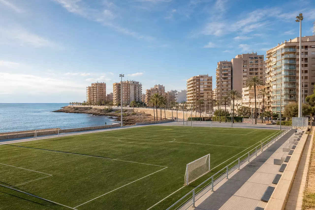 AI-иллюстрация к статье «Футбольный Mundialito в Торревьехе перенесли на декабрь»